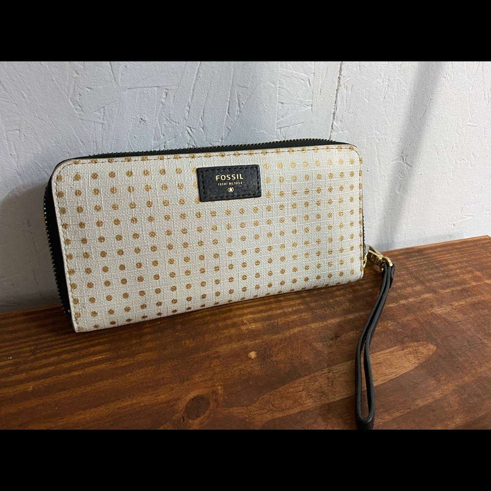 Authentic Fossil Wallet with Wristlet.